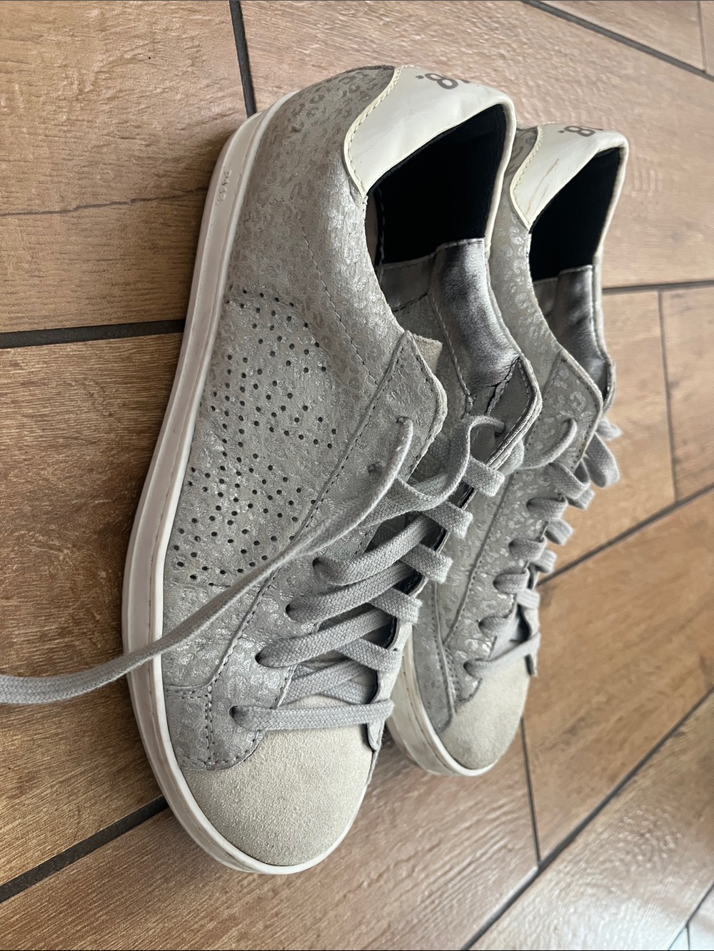 P448 John Women's Silver metallic Gray Suede Low-Top leopard Sneakers